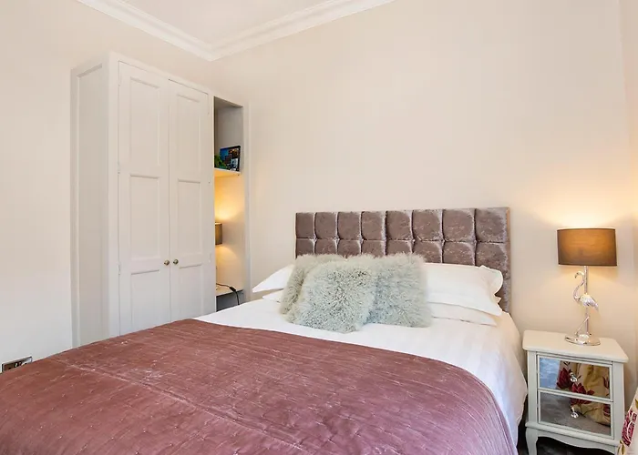 George Street Two - Uk2767